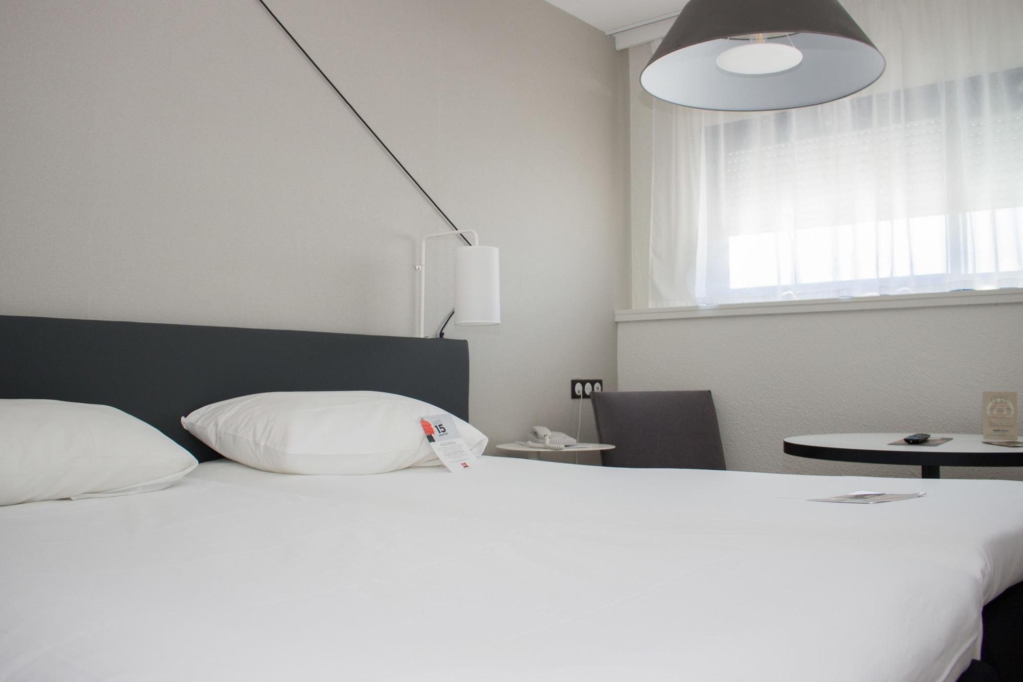 Отель Ibis Site Du Futuroscope Чассенеуил-Ду-Поитоу Экстерьер фото