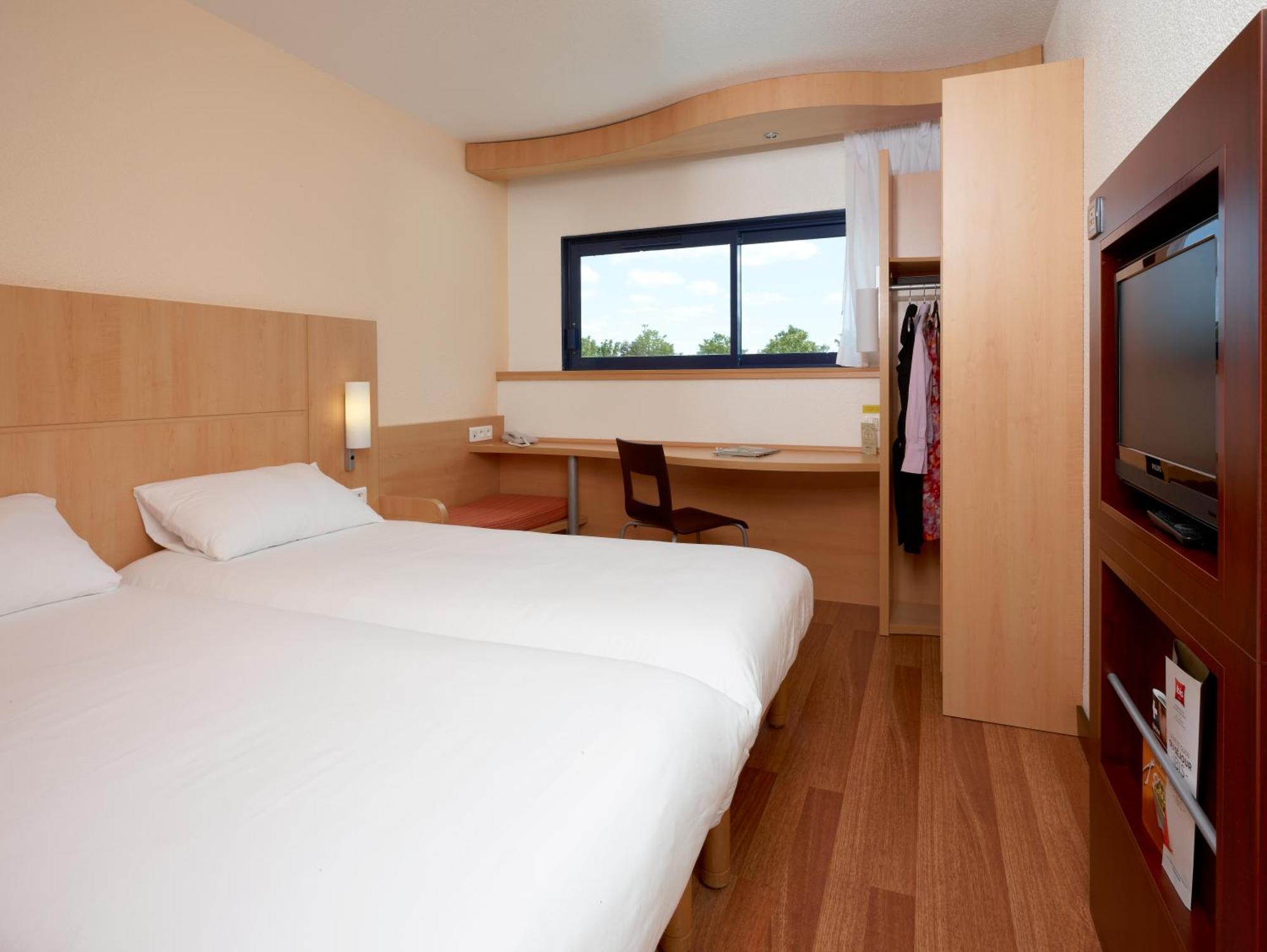 Отель Ibis Site Du Futuroscope Чассенеуил-Ду-Поитоу Номер фото
