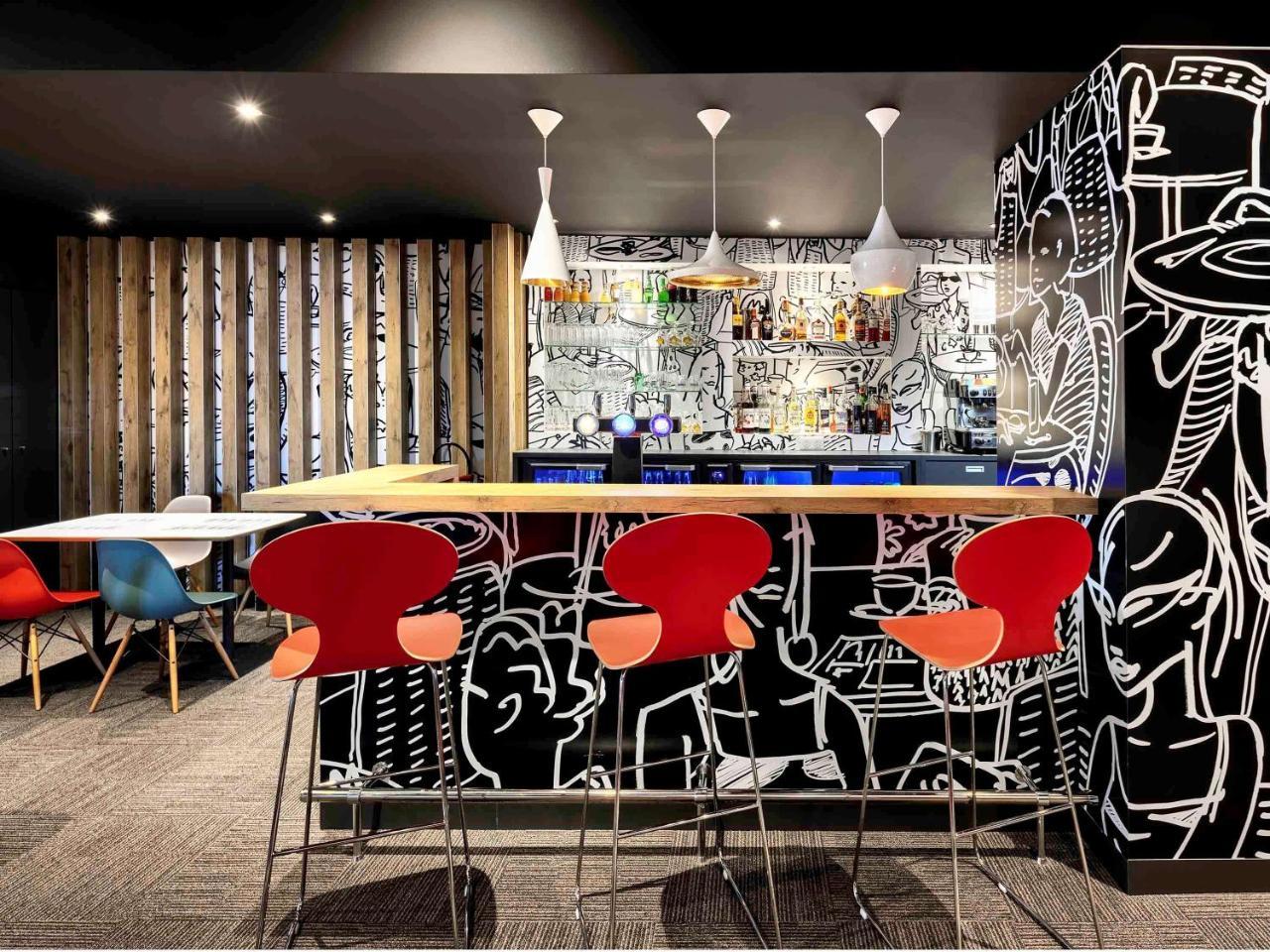 Отель Ibis Site Du Futuroscope Чассенеуил-Ду-Поитоу Экстерьер фото