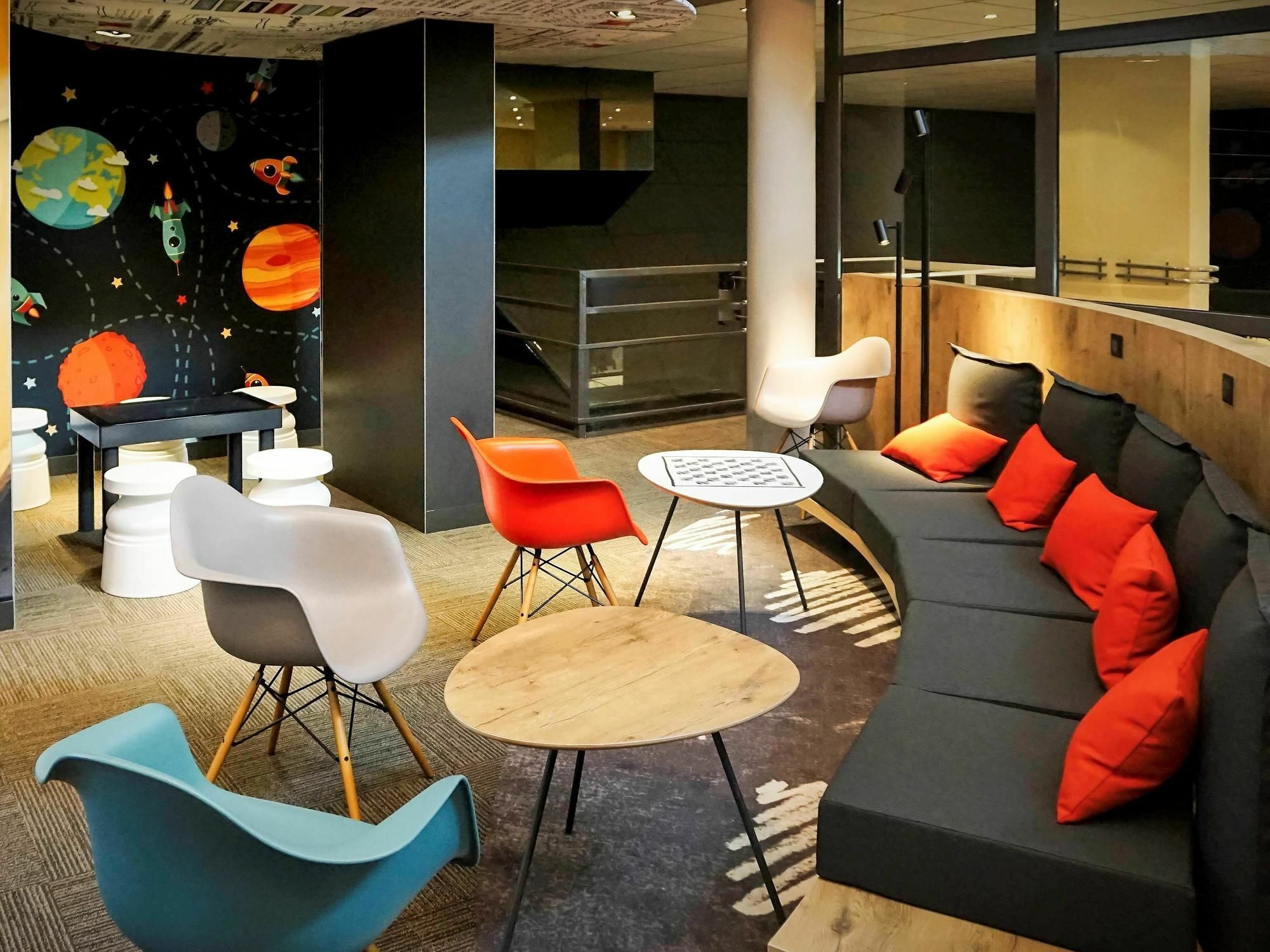 Отель Ibis Site Du Futuroscope Чассенеуил-Ду-Поитоу Экстерьер фото