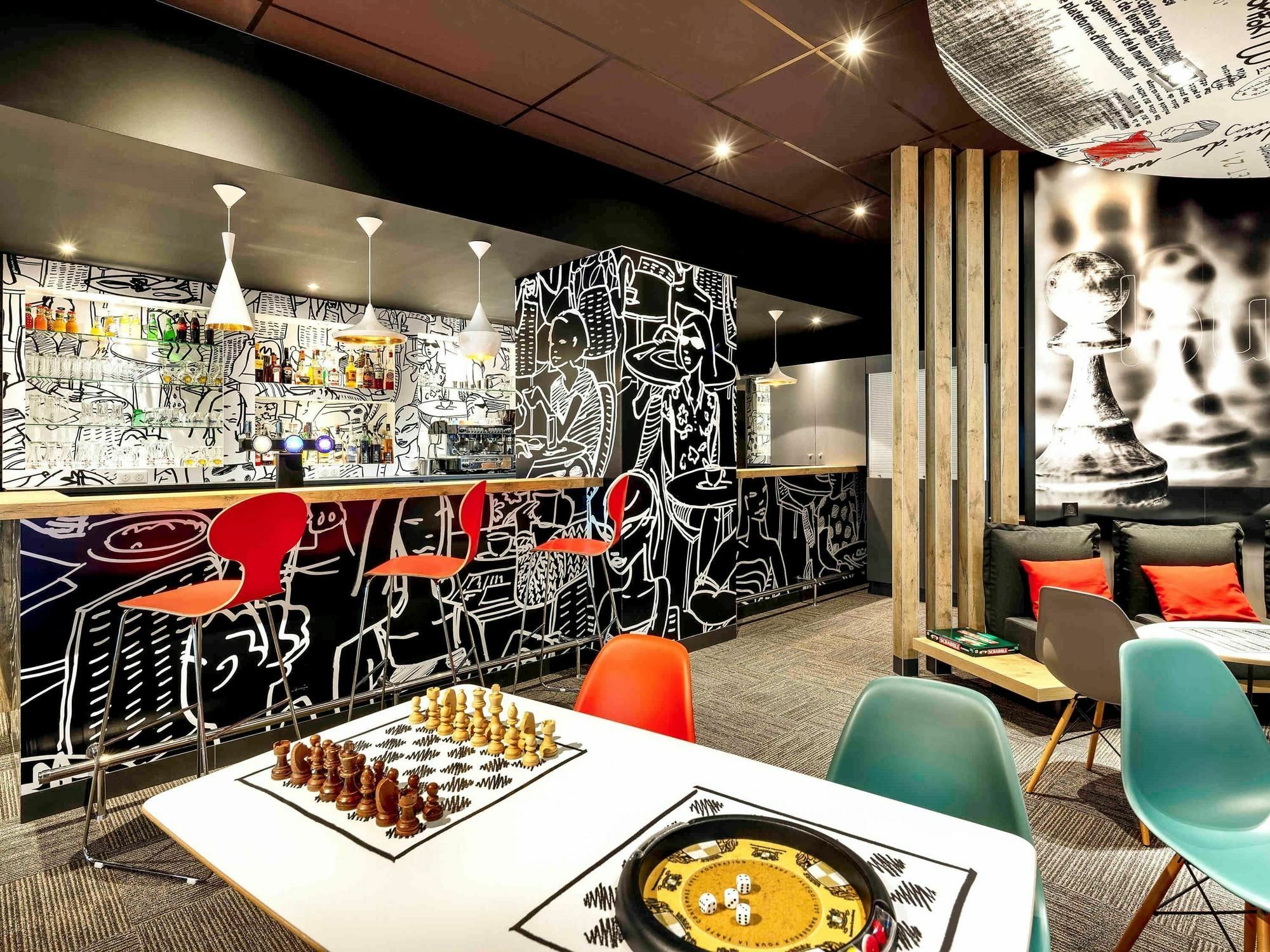 Отель Ibis Site Du Futuroscope Чассенеуил-Ду-Поитоу Экстерьер фото