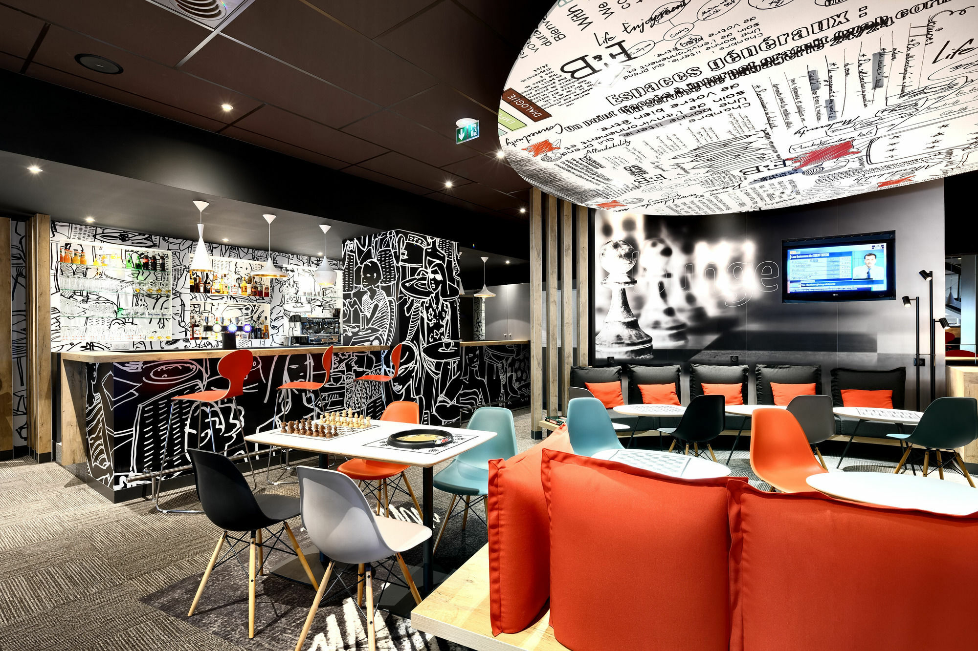 Отель Ibis Site Du Futuroscope Чассенеуил-Ду-Поитоу Экстерьер фото