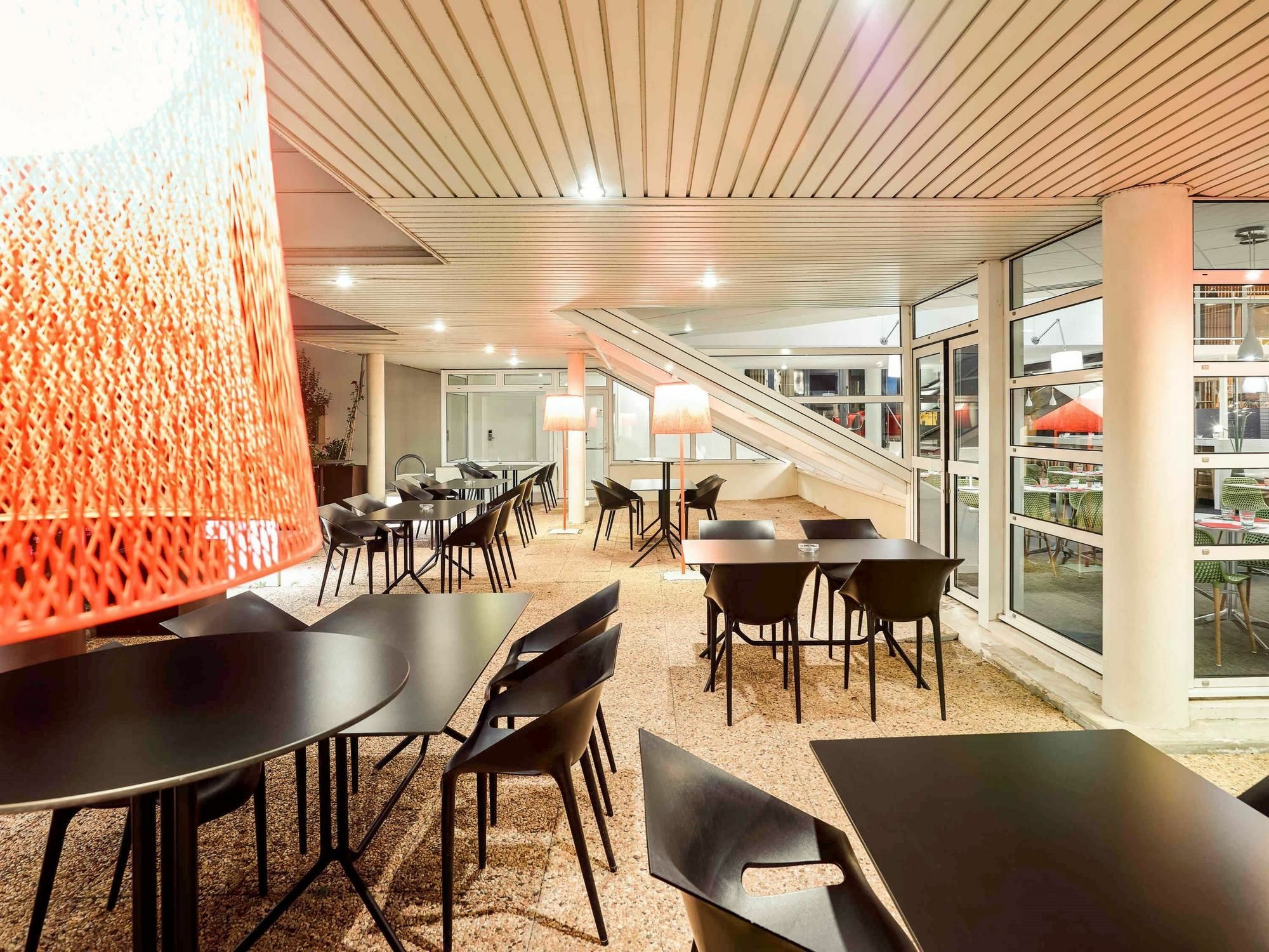 Отель Ibis Site Du Futuroscope Чассенеуил-Ду-Поитоу Экстерьер фото