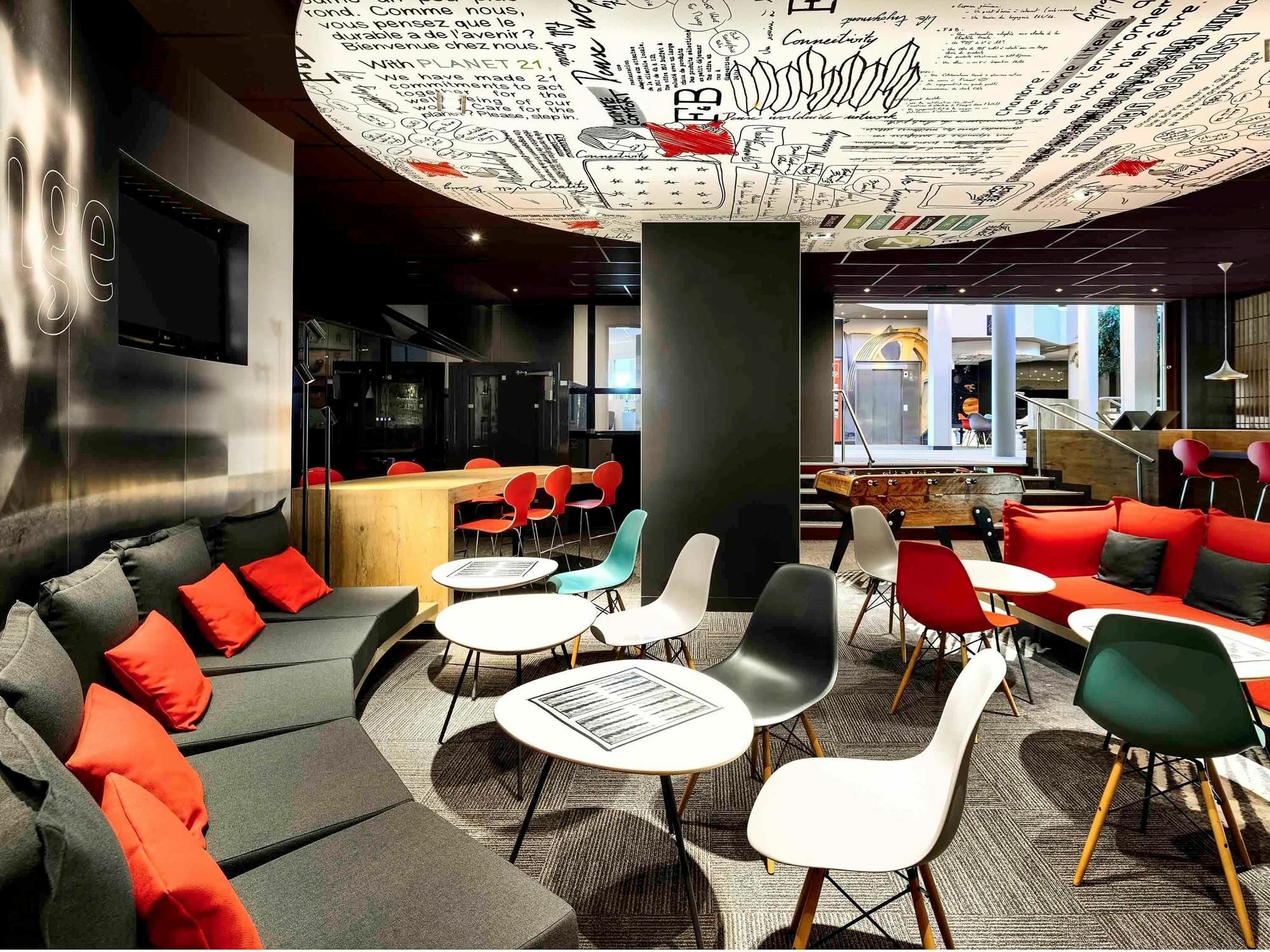 Отель Ibis Site Du Futuroscope Чассенеуил-Ду-Поитоу Экстерьер фото