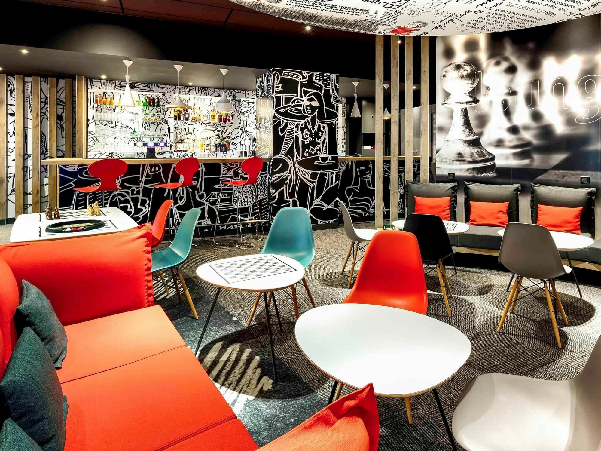 Отель Ibis Site Du Futuroscope Чассенеуил-Ду-Поитоу Экстерьер фото